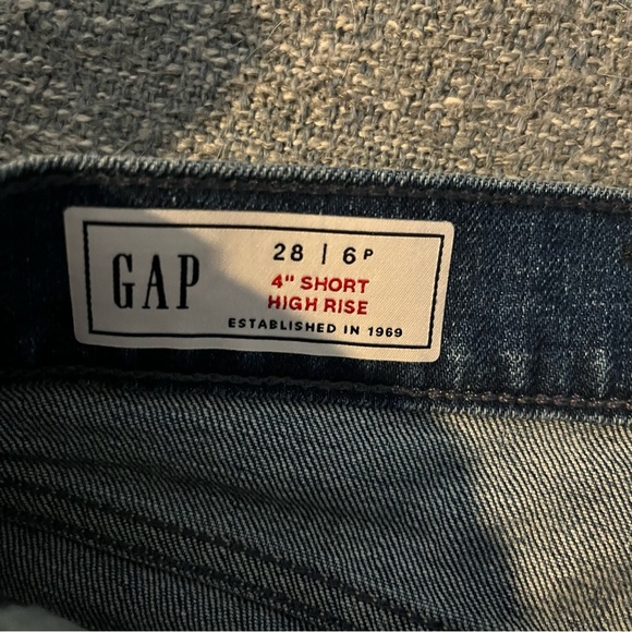 Gap High Rise Shorts - Picture 4 of 5